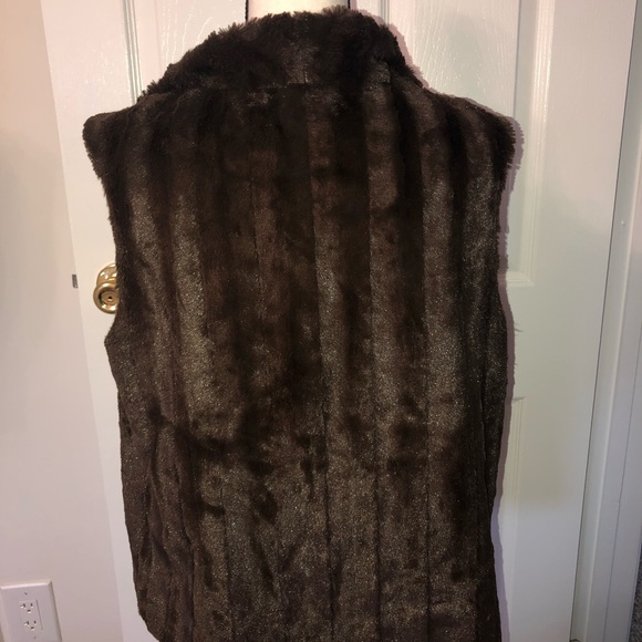 Faux Fur Vest - Picture 2 of 5